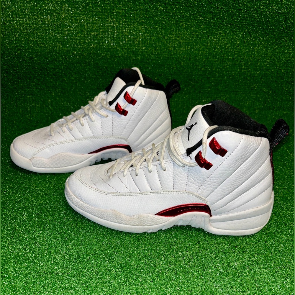Jordan 12 Retro "Twist" Sneakers OG BOX with extra laces and Jordan sticker.